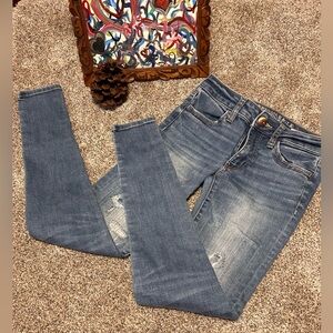American Eagle Low Rise Super Stretch Distressed Jegging Size 0 great condition